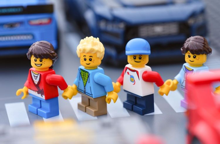aktiennews_com's tweet image. Lego baut den Markt um! 🌍 akt.ie/d81z Nachhaltigkeit, Wachstum und neue Stores sichern den Erfolg. #Spielwaren #Erfolg #Wachstum