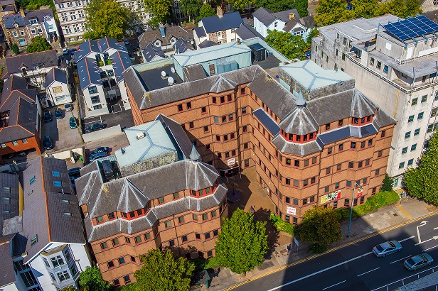 CARDIFF SIXTH FORM STUDENTS GAIN TOP RESULTS AND UNIVERSITY PLACES

Cardiff Sixth Form College students have gained outstanding results this year with over half of all grades (58%) marked A* at A level.

Read more
ccoex.com/2024/08/cardif…
