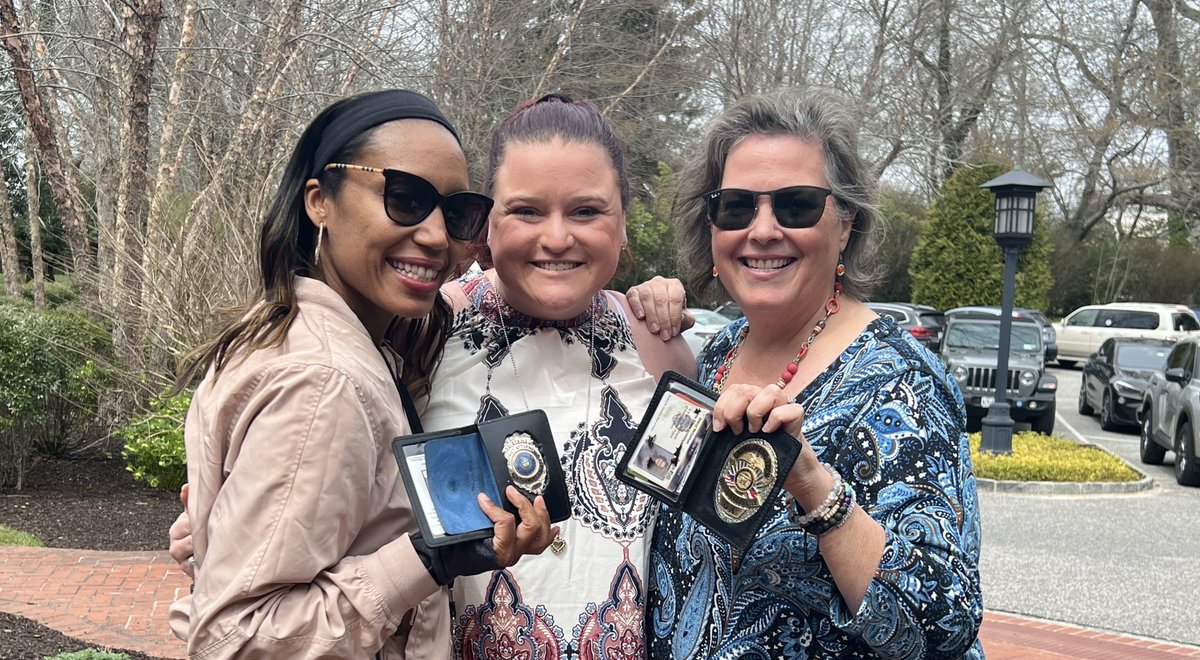 Kristen Gibbons Feden, a former Assistant District Attorney of Montgomery County, Pennsylvania, best known for her work as the prosecutor in the Bill Cosby trial.
iheart.com/podcast/1119-z… <a href="/Kgfeden/">Kristen Gibbons Feden</a> <a href="/NancyGrace/">Nancy Grace</a> <a href="/crimeonlinenews/">Crime Online</a> #BillCosby #Zone7