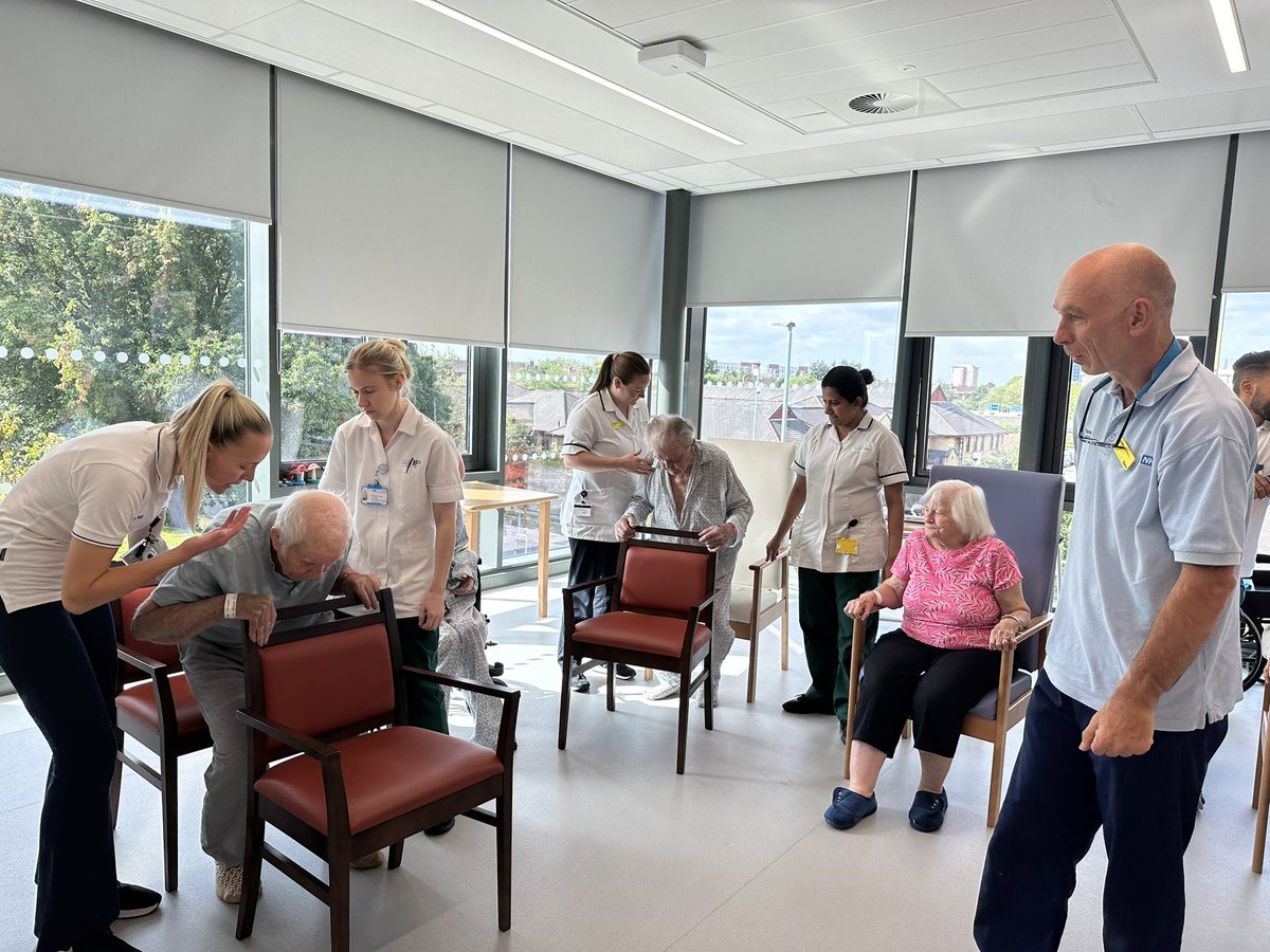 ImcUnit's tweet image. Great morning with our patients in the falls prevention class, working on balance and strength 💪

#physio #OT #strength #balance #rehabilitation