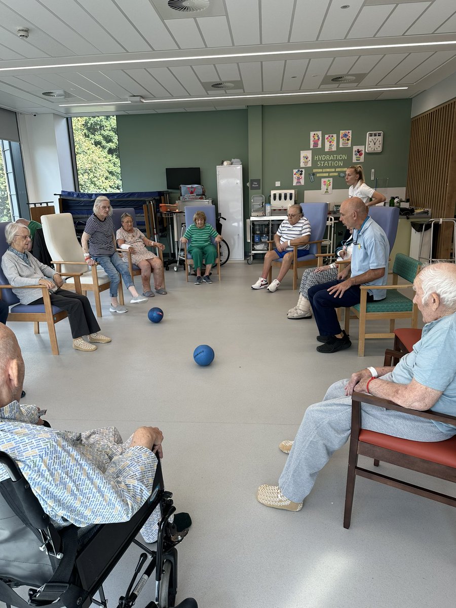 Great morning with our patients in the falls prevention class, working on balance and strength 💪

#physio #OT #strength #balance #rehabilitation