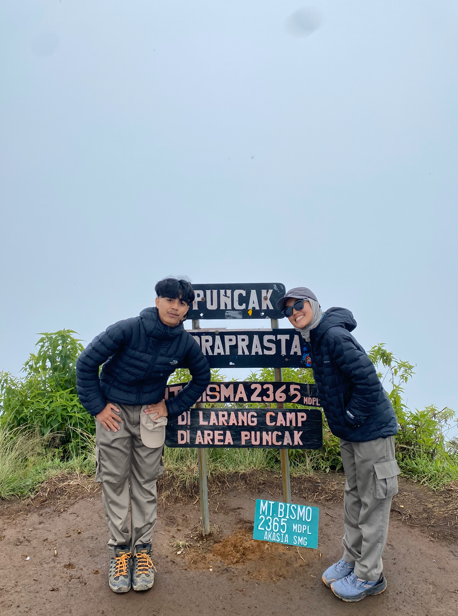 traveloka's tweet image. 🌄 Mau mulai jadi pendaki?
Nih, rekomendasi 5 GUNUNG buat pemula!✨

A Thread・❥・Rekomendasi mimin &amp;amp; Diah Lina
#RekomendasiGunung #TipsLiburan