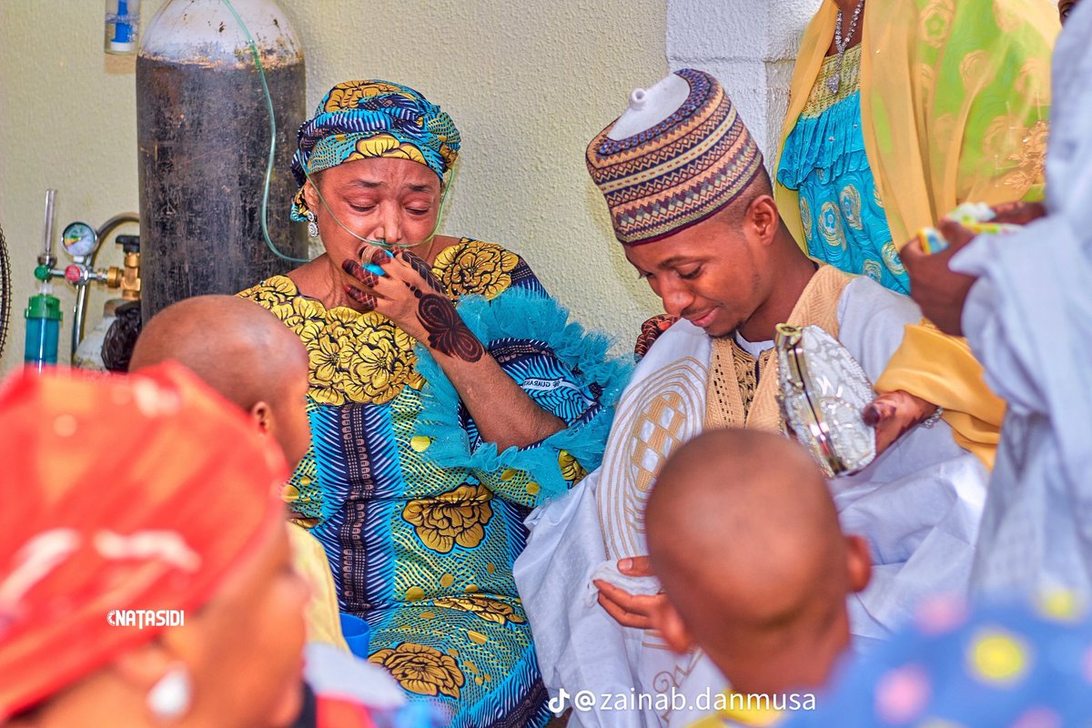 SadeeqKurbe's tweet photo. Allah Sarki 😭😭😭! Just imagine what's going through this beautiful woman's heart - the hope, the prayers, the struggle to hold back tears. https://t.co/ImDlxhqcOW