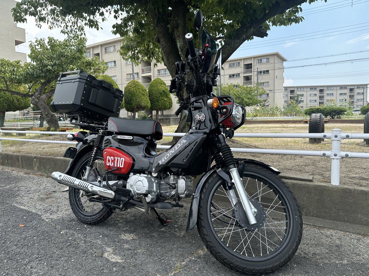 yuuta_nishihama's tweet photo. 契約駐輪場に停めていたバイクが盗難されました
台風の直線に確認しようと駐輪場に行くとカバーを剥がされてバイクがなくなっていました。

バイクはクロスカブ110CC くまモンver.
ナンバーは大阪市7 す9916

大家さんによると今週の火曜日には停まっていなかったそうです。
 #拡散希望 https://t.co/WoT96NsdQc