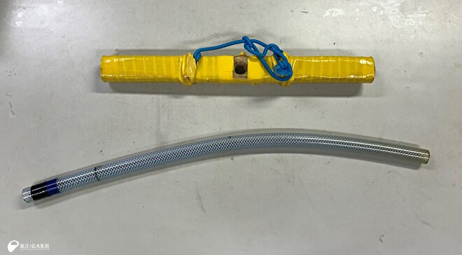 enosui_com's tweet photo. 「内視鏡のスコープが噛まれないように守る道具」

“えのすい”愛玩動物看護師の仕事 ５ | えのすいトリーター日誌
https://t.co/yyE2FcAJH7 https://t.co/b7KR52YUQa