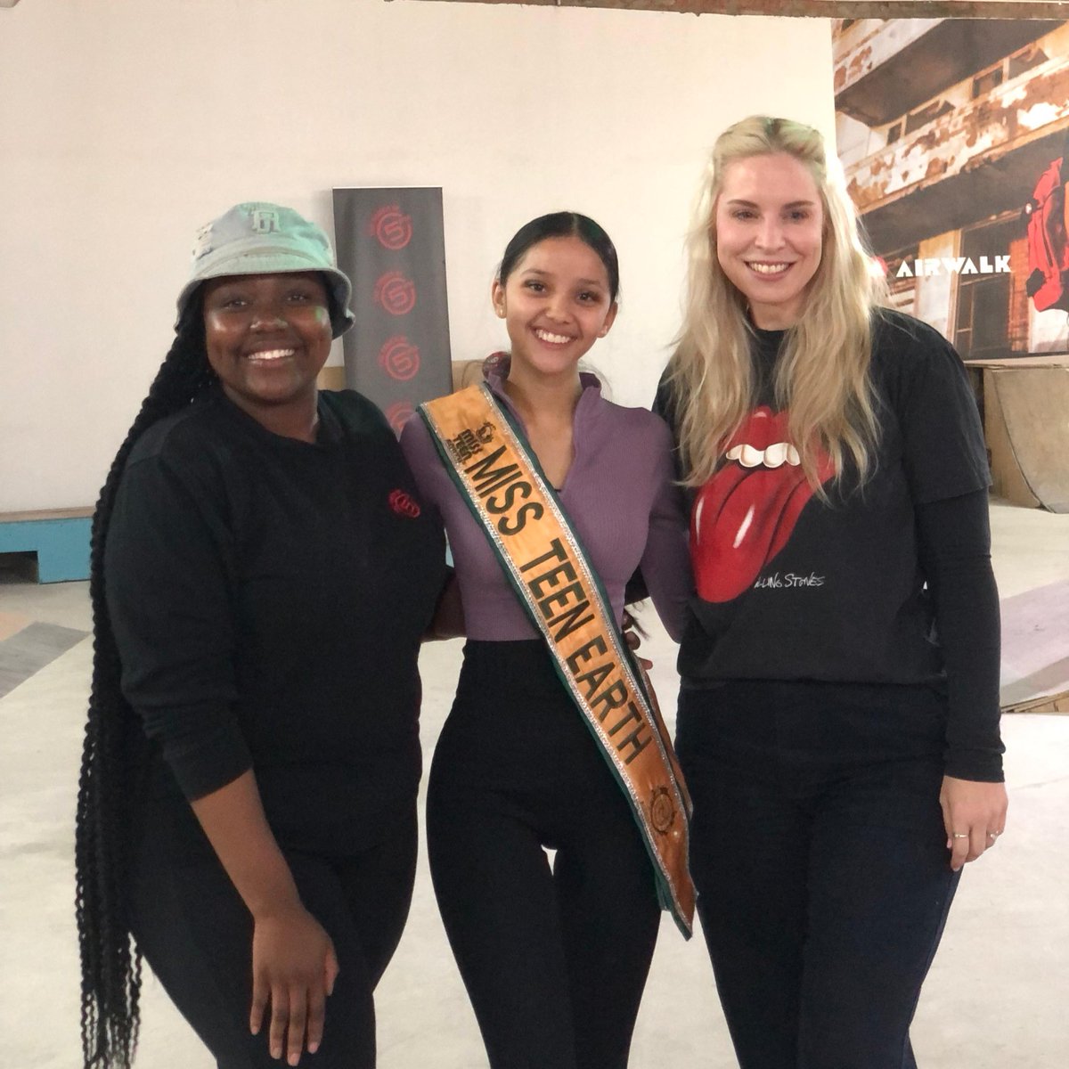 5FM's tweet photo. That’s a wrap from @TheSk8School! 🥳🎉🙌 #5MidMornings’ @StephanieBe & @Yonaka_Theledi broadcast live from Cresta Shopping Centre, where they hung out with awesome girl-focused skateboarding organisations to round off #WomensMonth! #FutureFemmes https://t.co/5waScwEZld