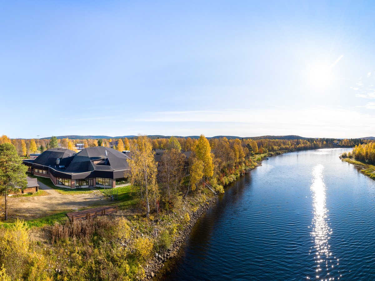 DiscoverFinland's tweet image. Hotel Ivalo is perfectly located for summer and autumn travelers visiting Finnish Lapland enoy to its stunning fall foliage, serene wilderness, and the chance to see the Northern Lights: hotelivalo.fi/en/