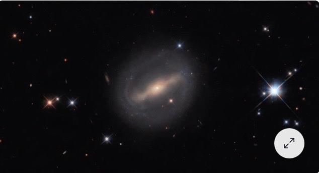 TBartelment's tweet image. New Hubble Telescope image captures peculiar ring-shaped galaxy

yahoo.com/news/hubble-te…

#RingShapedGalaxy
#PerseusCluster