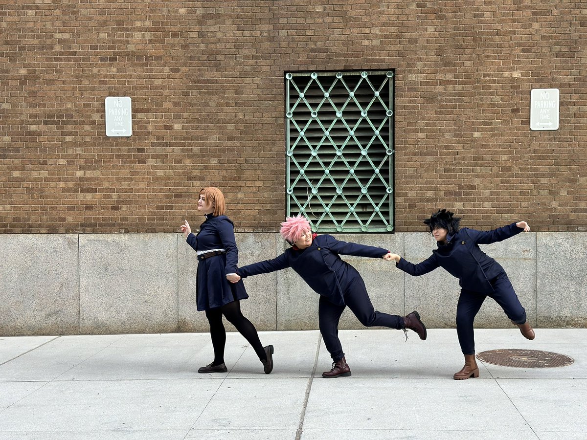 iziebuilds's tweet photo. MY TRIO IS BACK😭😭 (we manifested them by cosplaying at AnimeNYC yeessirrrr) #jjk268 #jjkcosplay https://t.co/bj3WO6GioX
