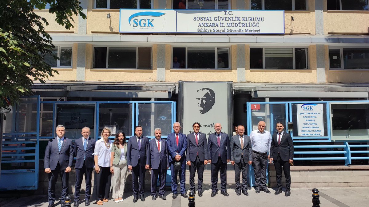 AnkaraSgkilmd's tweet photo. Kurum Başkanımız Sayın Dr. Raci KAYA Sıhhiye Sosyal Güvenlik Merkezimizi ziyaret etmiş olup yapılan işler ve uygulamalar hakkında istişarelerde bulunulmuştur.
Başkanımıza ve ekibine teşekkür ederiz. https://t.co/FAgH020siM
