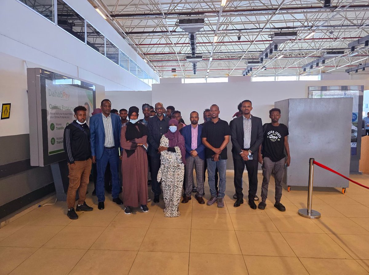 MariamYassinHY's tweet photo. Today, 18 young Somalis voluntarily returned to Somalia from Algeria. They were warmly welcomed at Mogadishu Airport by my Senior Expert on Migration Mubashir Khalif, Amb. Abdulwahab Moallim Mohamed, and the Director General of the Ministry of Youth and Sport. This successful operation is the result of the ongoing collaboration between our office at @TheVillaSomalia, @MOFASomalia, and @IOM_Somalia.

I would like to extend my sincere thanks to Minister @AhmedMoFiqi for his exemplary leadership and for embracing a Whole-of-Government approach to migration. Your embassies’ commendable efforts in the field of migration are greatly appreciated. A big thank you as well to the Chief of Mission @CelestinFranz and  @IOM_Somalia’  Migration Protection Team for your steadfast partnership and unwavering dedication to the well-being of Somali migrants. 

@TheVillaSomalia @HassanSMohamud  @AhmedMoFiqi @AbdirizakOm 
@AbdikerM @AmyEPope @UNmigration