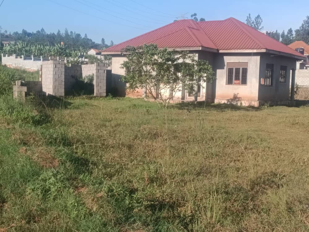shukranproperty's tweet photo. β€οΈ BANK DEAL π
π #3bedrooms #2bathrooms sitting and dining rooms
π Seated on #20Decimals with land title
π Located in Kira, Mulawa
π Selling Price price ππΎ #140m_Ugx
π Call 0706592177 https://t.co/bi2aAby8Hl