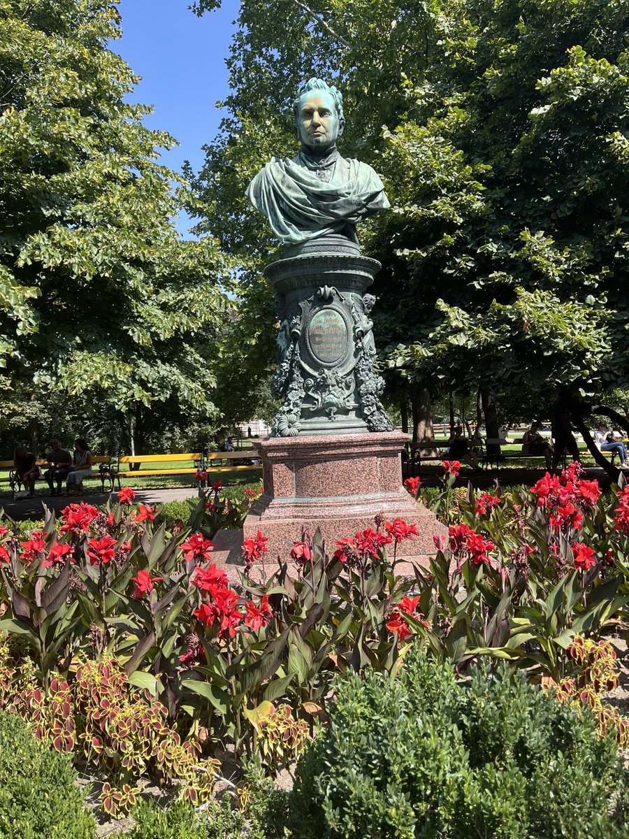Öğlen arasında mola verilebilecek en güzel yerlerden birisi #wien #stadpark