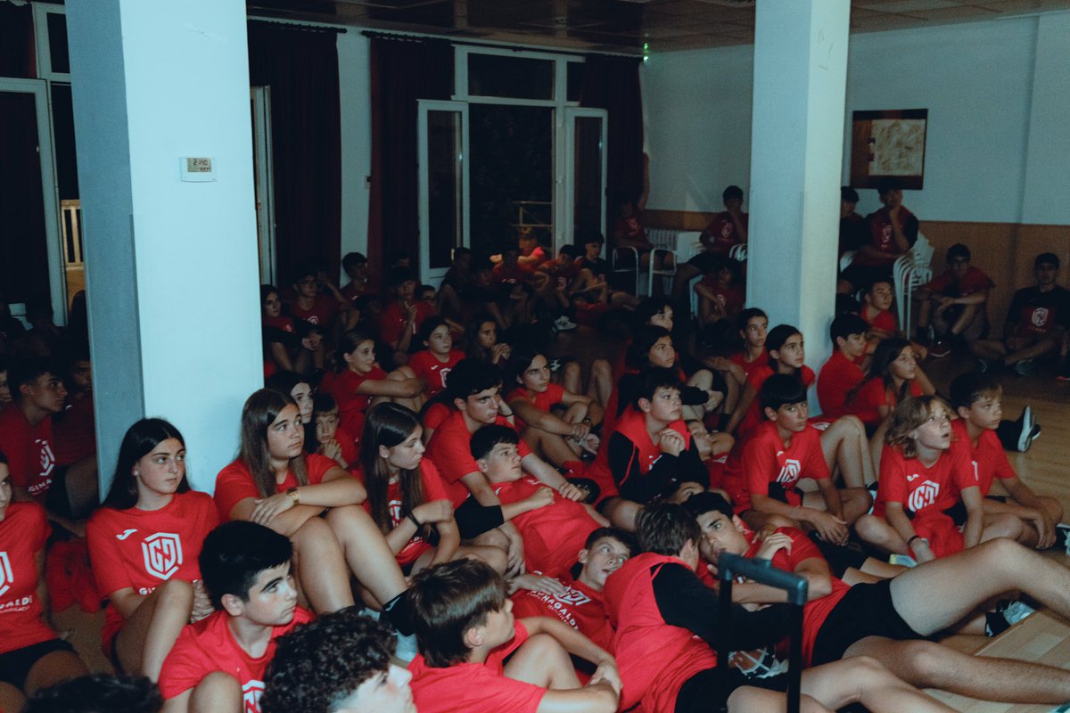 🤩 ¡Aprendiendo de las mejores!

👏🏼 ¡Este año hemos podido disfrutar con los consejos y la experiencia de una referente del balonmano femenino como es Maitane Etxeberria!

🔝 ¡Gracias por formar parte del VI Campus de Tecnificación Aginagalde!