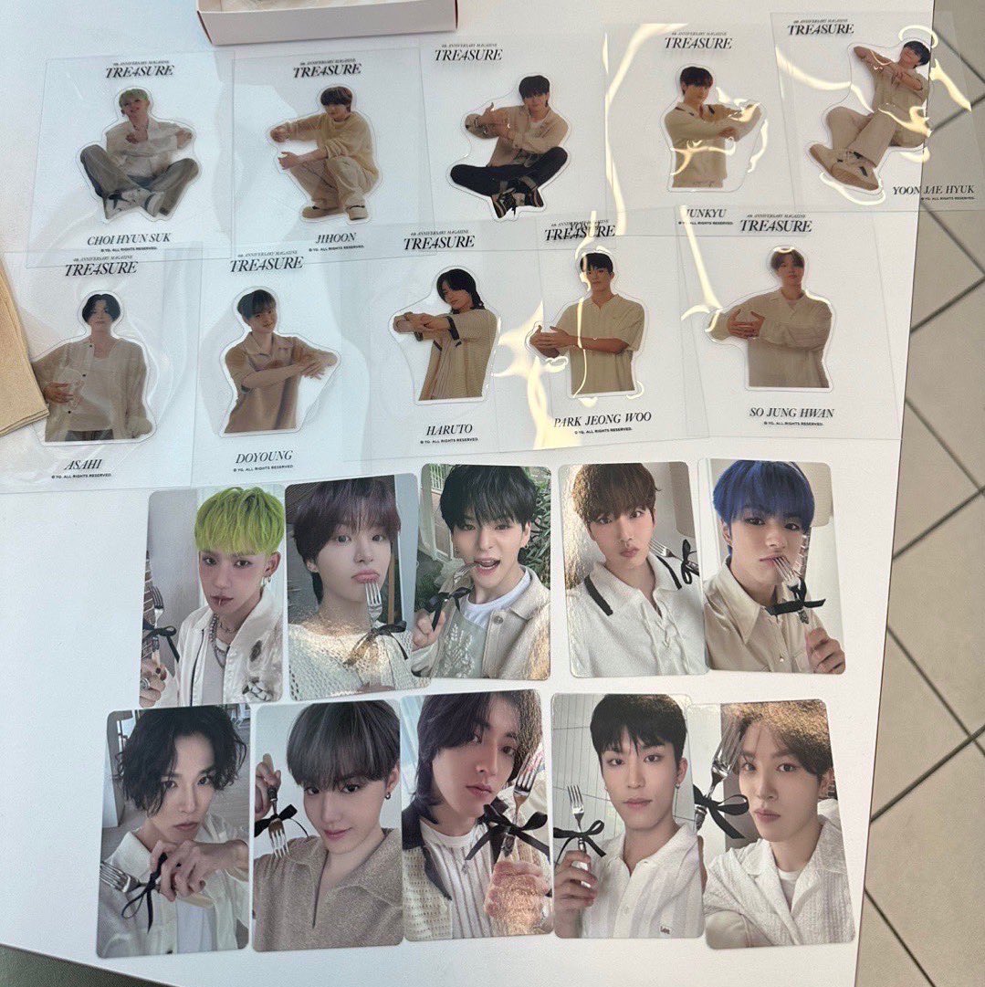 shiningcart_04's tweet photo. [ wts treasure | lfb | ph ] #shining_sells  

4th anniversary md  together kit

⤷ ₱150 ea member set
⤷ selfie pc
⤷ straw holder

⤷dop: Aug 31
⤷avail: jaehyuk and doyoung 
⤷no rush &amp; sensitive buyers
— reply mine  or dm to claim https://t.co/nHLQR3PvSk