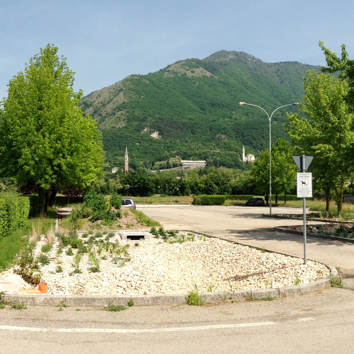 🌞🚧 Summer maintenance on monitoring stations in Italy for #SpongeScapes!

The <a href="/UniPadova/">Università di Padova</a> team cleaned, sealed, and installed new equipment to improve data collection. These efforts aim to better understand the efficiency of rain gardens in tackling urban flooding. 🌧️🌿