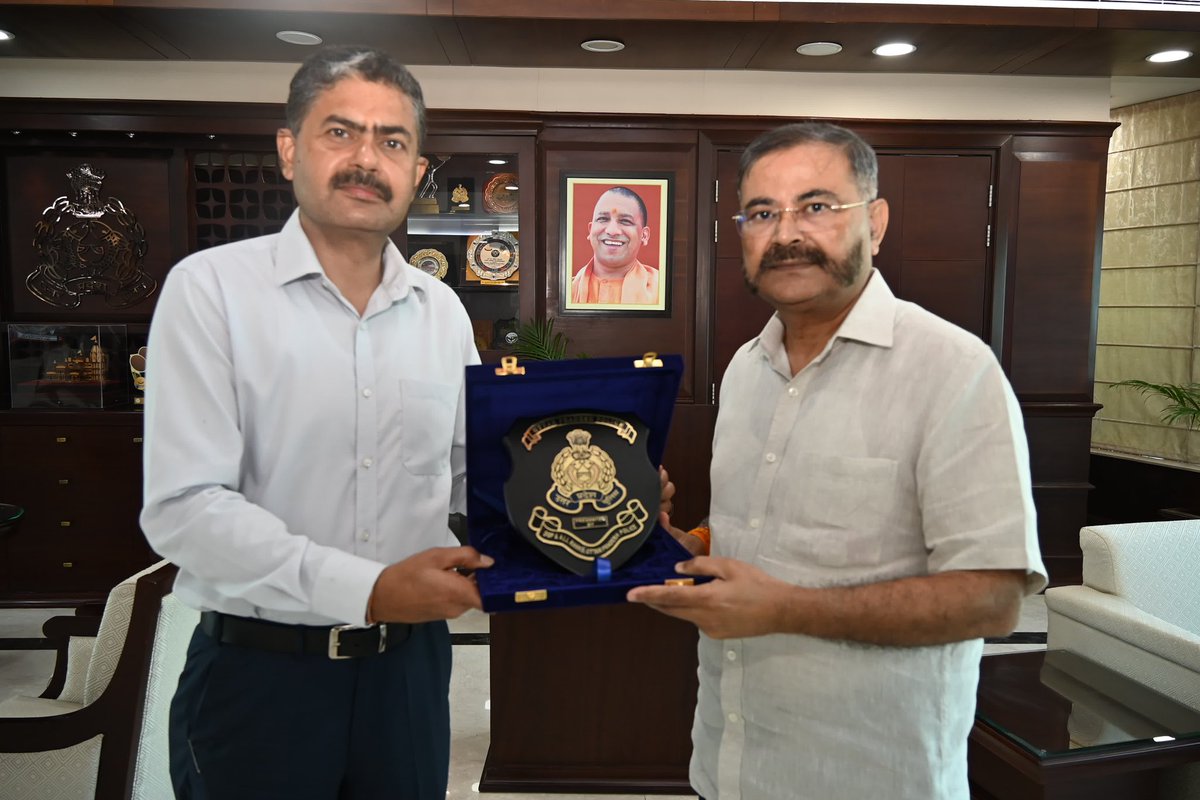 DGP Mizoram Police (@dgpmizoram) on Twitter photo Called on Sh Prashant Kumar DGP Uttar Pradesh in his office at Lucknow. <a href="/dgpup/">DGP UP</a> <a href="/mizorampolice/">Mizoram Police</a> <a href="/dipr_mizoram/">DIPRMizoram</a> <a href="/anilshuklaips/">Anil Shukla</a> Called on Sh Prashant Kumar DGP Uttar Pradesh in his office at Lucknow. <a href="/dgpup/">DGP UP</a> <a href="/mizorampolice/">Mizoram Police</a> <a href="/dipr_mizoram/">DIPRMizoram</a> <a href="/anilshuklaips/">Anil Shukla</a>