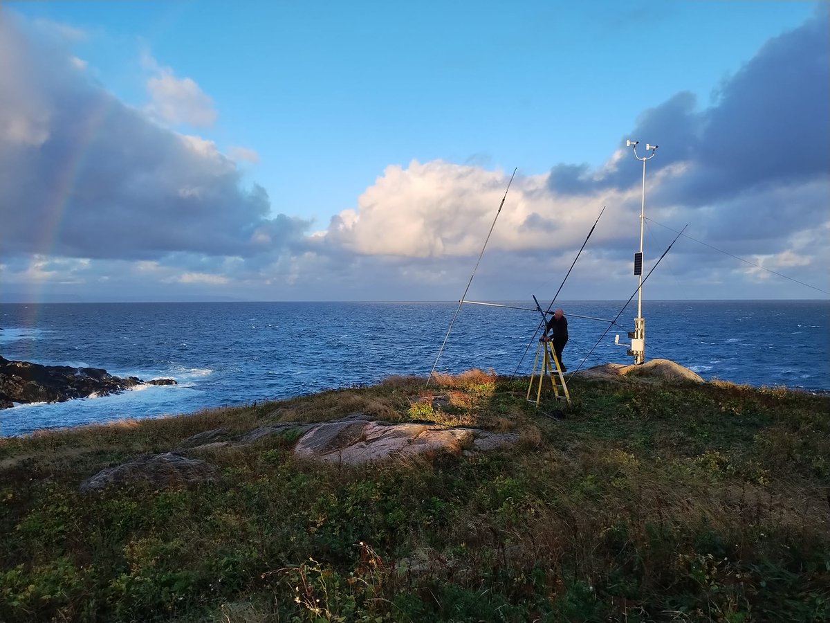 DX_World's tweet image. Repairing broken mast (17m) on St Paul Island due to winds #CY9C 

- picture by NE9U