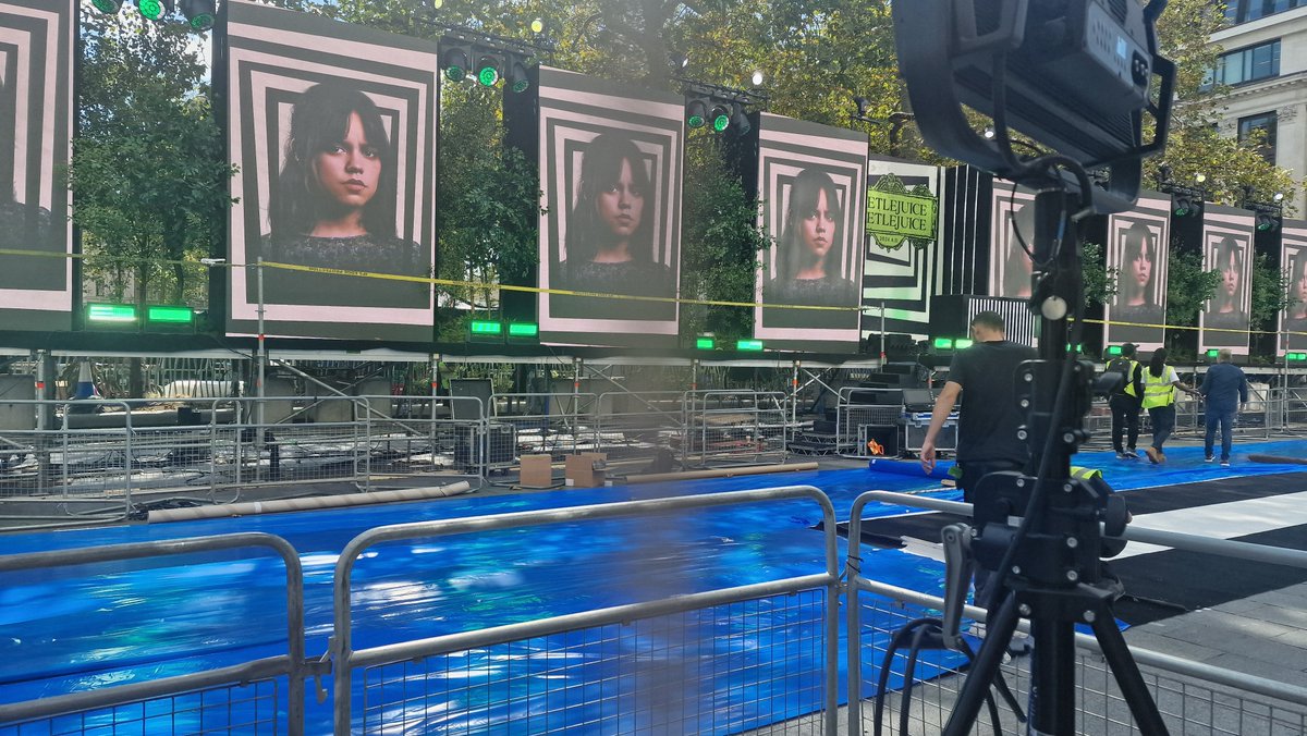 SonlyIt's tweet photo. the wait begins!
#BeetlejuiceBeetlejuice
#jennaortega https://t.co/8hRxjK4gpW