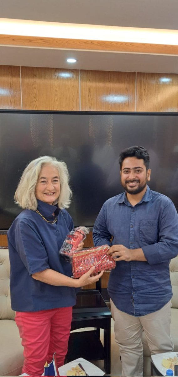 FRauBangladesh's tweet image. Very stimulating meeting with Hon&apos;ble Adviser in charge of ICT, Post and Telecom, and Information &amp;amp; Broadcasting this afternoon #Connectivity #InternetForAll #StudentsPower #RiskPrevention #FreedomOfExpression #MediaFreedom