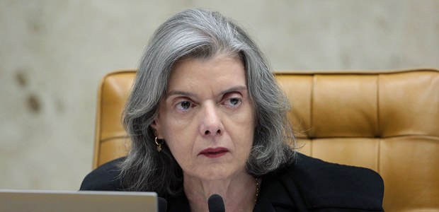 Jamais podemos nos esquecer que essa senhora garantiu que a censura seria até as eleições (em 2022)!

Carminha é uma das grandes culpadas pelo que vivemos hoje, passados quase dois anos. Espero que ela entre para o esgoto da História!
