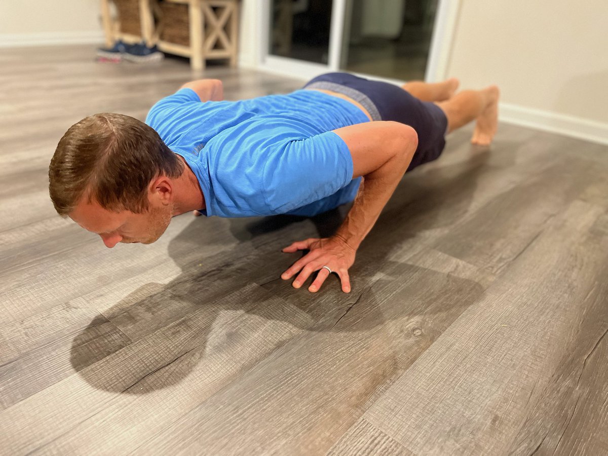 chrisboettcher9's tweet image. You don't need a fancy gym to get strong. 

Use these 7 simple exercises to hit every muscle group in the body without any equipment. 

(Bookmark this for your next travel day):