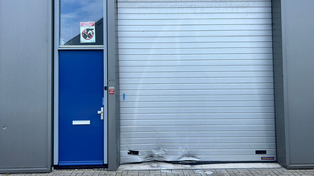 Spoedsluiting van bedrijfspand bedrijventerrein Prisma.
Deze week zijn er 2 explosies geweest bij een pand aan de Briljantstraat. De burgemeester heeft 28 augustus het pand gesloten om herhaling te voorkomen. De politie vraagt getuigen zich te melden. 

politie.nl/nieuws/2024/au…