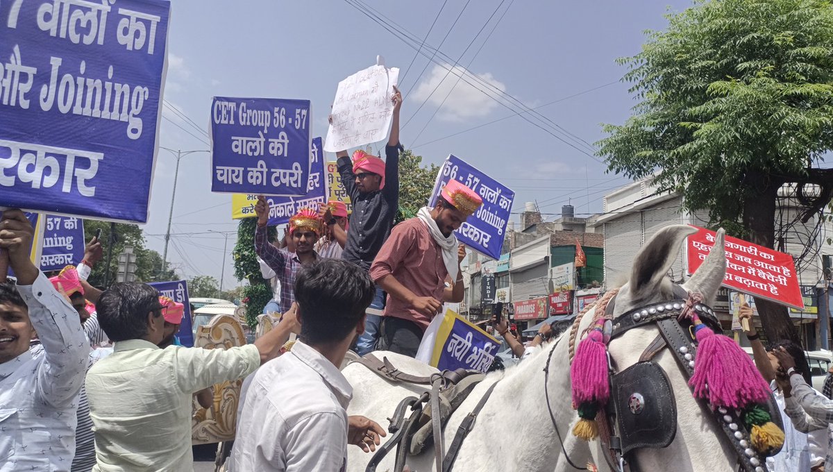 हरियाणा बेरोज़गारों की बारात निकालने वाला पहला प्रदेश है। यहां बेरोज़गारी चरम सीमा पर है।

#हरियाणा_माँगे_रोजगार