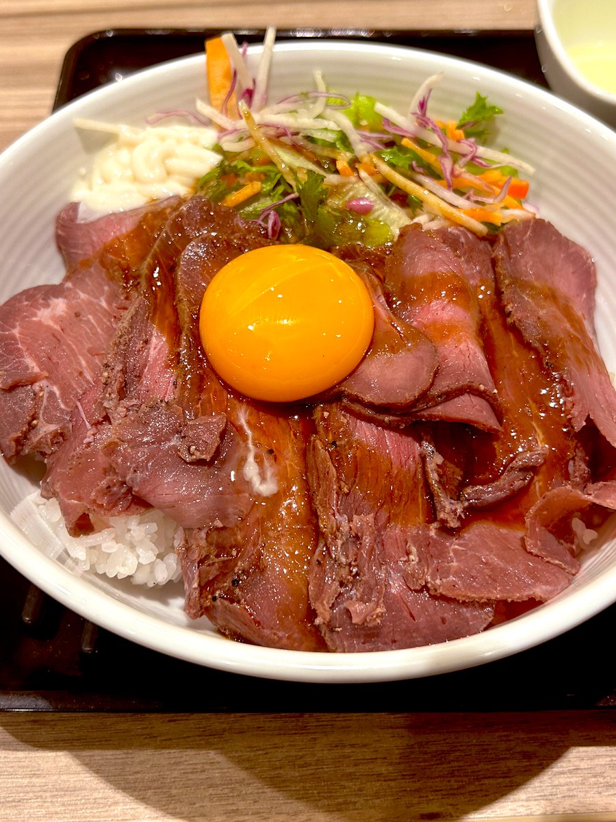 ジャン読んで食べてみたかった吉野家のダチョウ肉丼
繊維質の多い肉でうまかった 