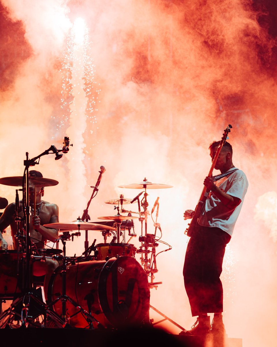 BanditoHub's tweet photo. ℹ️Twenty One Pilots recently surpassed Blink-182 and Coldplay and has entered the top 10 artists with the most top 10 songs on Alternative radio in history https://t.co/Pb42fRlfTd