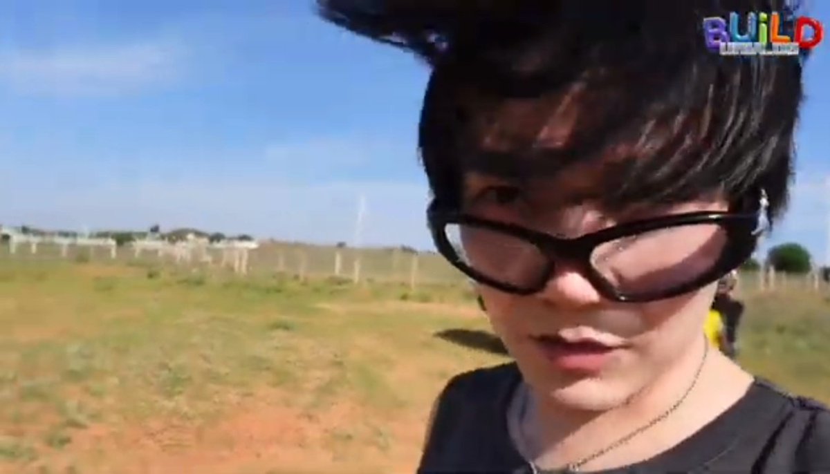 Hahahahahaha 🤣 the wind .. the hair 😂 

VLOG 11 WITH BUILD
#BuildurtravelEP4 
<a href="/JakeB4rever/">BIU.</a>