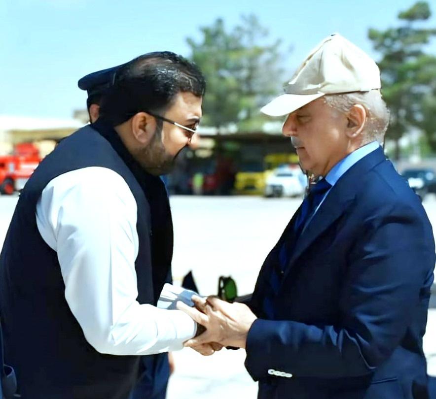 Chief Minister Delivery Unit - Balochistan (@cmdubalochistan) on Twitter photo وزیراعظم پاکستان محمد شہباز شریف کا کوئٹہ پہنچنے پر وزیراعلی بلوچستان میر سرفراز بگٹی اور اسپیکر بلوچستان اسمبلی کیپٹن (ر) عبد الخالق اچکزئی استقبال کررہے ہیں
#PMShehbazSharif
#CMSarfrazBugti
<a href="/CMShehbaz/">Shehbaz Sharif</a> <a href="/PakSarfrazbugti/">Sarfraz Bugti</a> وزیراعظم پاکستان محمد شہباز شریف کا کوئٹہ پہنچنے پر وزیراعلی بلوچستان میر سرفراز بگٹی اور اسپیکر بلوچستان اسمبلی کیپٹن (ر) عبد الخالق اچکزئی استقبال کررہے ہیں
#PMShehbazSharif
#CMSarfrazBugti
<a href="/CMShehbaz/">Shehbaz Sharif</a> <a href="/PakSarfrazbugti/">Sarfraz Bugti</a>