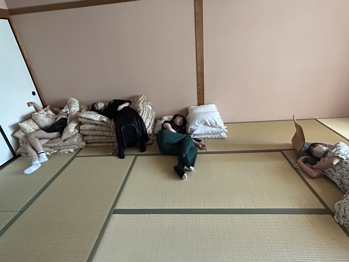 spilil_inspi's tweet photo. 【お久しぶりです】

明日からインスピ夏合宿ということで、去年の合宿最終日での力尽きたスパリリをお届け💘（まりりん途中離脱、ソクラ撮影）

沢山遊んで沢山歌って充実した3泊4日、今年も楽しみですね🥰🙌💗 https://t.co/ih7F9BXvDb