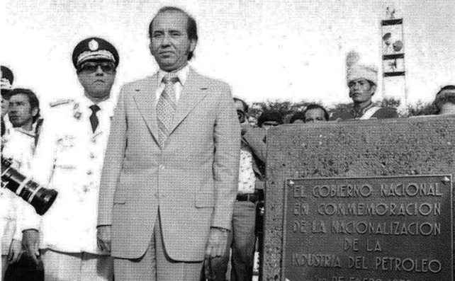 #29Ago Un día como hoy pero en 1975, el Presidente Carlos Andrés Pérez aprobó el ejecútese a la Ley que reserva al Estado venezolano la industria y el comercio de los hidrocarburos, quedando así nacionalizada la industria petrolera.