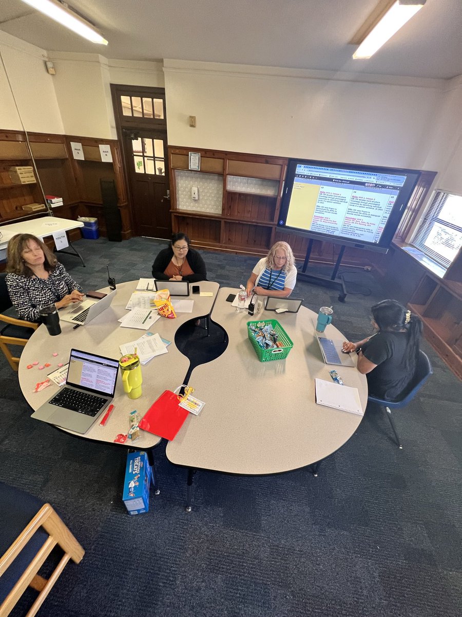 Collaboration and sense making occurring at Oaklawn.
<a href="/nanedrab/">Nedra</a> <a href="/ChristinReeves/">Christin Reeves</a> <a href="/TBrownEducator/">Dr. Tamekia Brown</a>
