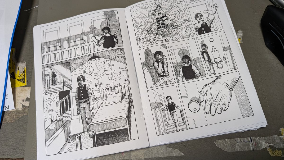 Innercut's tweet image. Ma première BD papier (maquette de Näamlock) ! C'est très excitant... J'ai hâte de voir le résultat final.
#Naamlock #Charly #bandedessinee #comics #maquette #print #versionpapier #livresfantasy