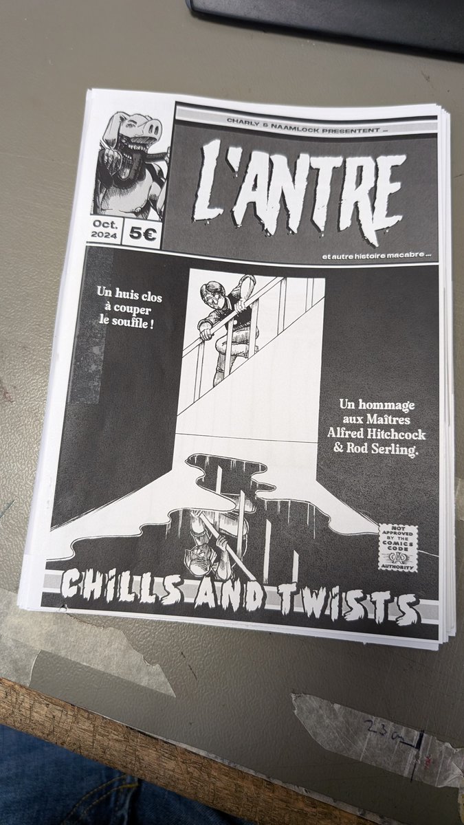 Innercut's tweet image. Ma première BD papier (maquette de Näamlock) ! C'est très excitant... J'ai hâte de voir le résultat final.
#Naamlock #Charly #bandedessinee #comics #maquette #print #versionpapier #livresfantasy