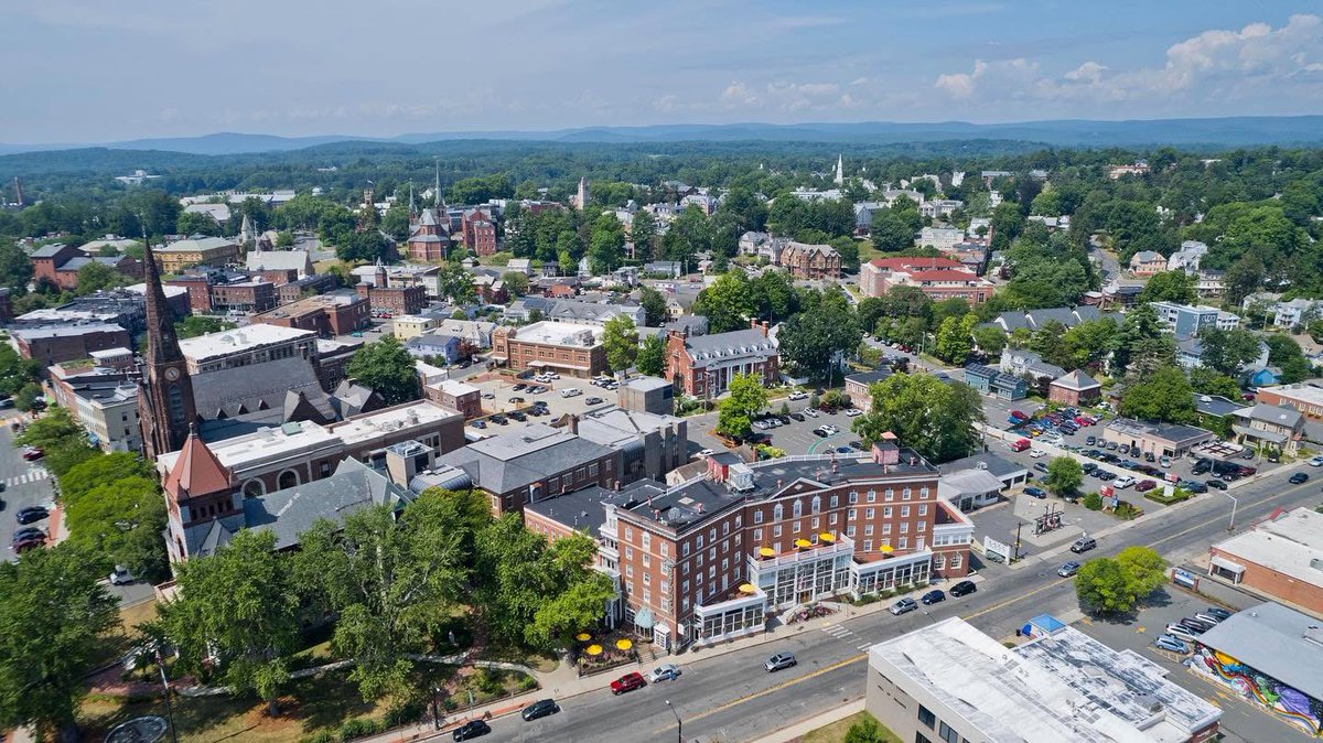 We welcome the many new and returning students and their families, along with college and university faculty and staff, to the Northampton area!