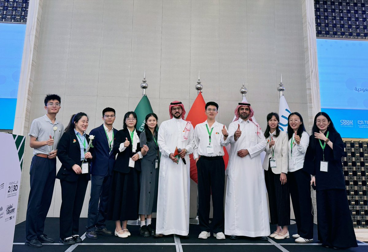 首届沙特阿拉伯中文老师
 "معلم اللغة الصينية الدولي في المملكة العربية السعودية"
 استمروا في العمل الجيد
 كن جسراً بين ثقافتي الصين والمملكة العربية السعودية🇨🇳🇸🇦
#الصين #السعودية_الان #الرياض_الان 
#اللغة_الصينية​  #مشروع_تعليم_اللغة_الصينية 
<a href="/AJELNEWS24/">خبر عاجل</a> <a href="/Ligang2020/">لي قانغ</a> <a href="/moe_gov_sa/">وزارة التعليم</a>