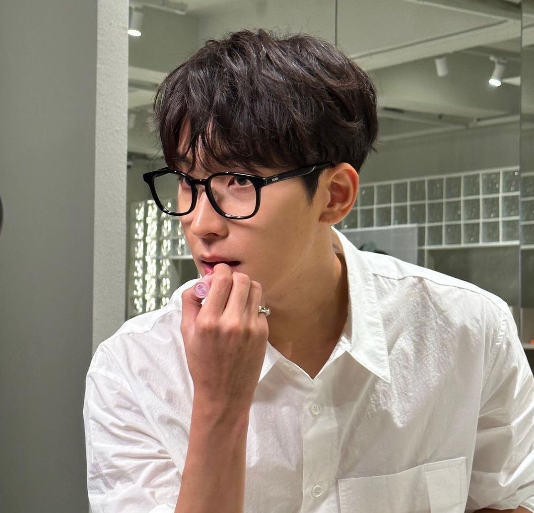 whoes lipstick?? 🫠💋