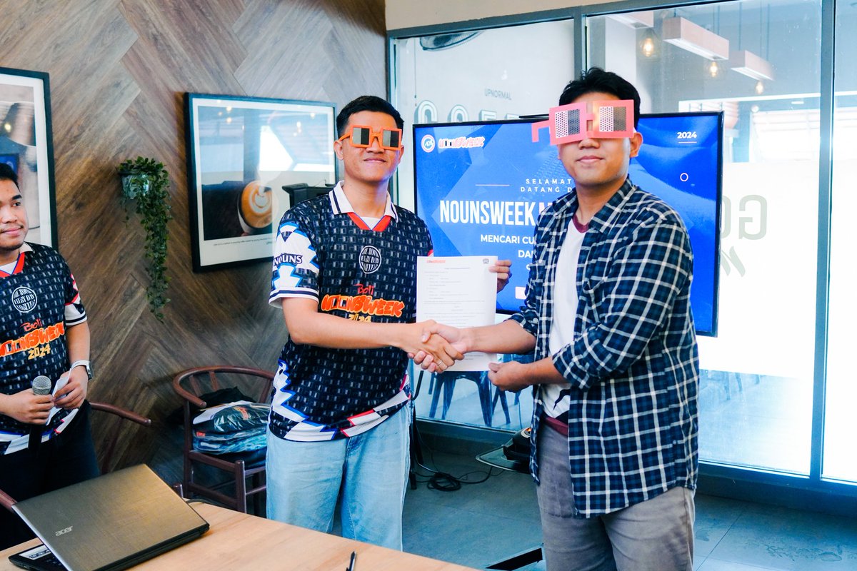 Recap from our last activity!!
Nounsweek Menyapa First Edition 😎
Thanks to <a href="/nounsesports/">NounsEsports</a> who has given permission for us to explain to Unhas Esports students and provide knowledge to submit proposals at Rounds!

#nounsweek #nouns #nounsesports