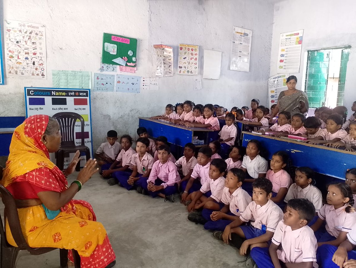 JepcJharkhand's tweet photo. #ReadingCampaign के दूसरे दिन आज राज्य के सभी विद्यालयों में बच्चो को उनके स्थानीय एवं मातृभाषाओं में #कहानियां सुनाई गयी। कहानी सुनाने के लिए शिक्षकों द्वारा कठपुतलियों, चित्रकलाओं आदि का उपयोग किया गया। साथ ही बच्चो ने विद्यालय की लाइब्रेरी में जाकर भी कहानियों से सम्बंधित पुस्तकें पढ़ी।
@UNICEFIndia @RoomtoRead @AdityaRanjanIAS @IPEL_India @KPMG