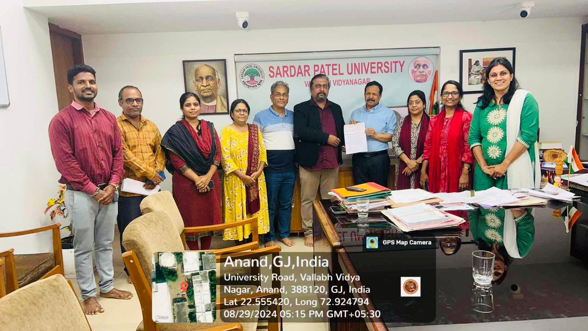 spunivgujarat's tweet image. Sardar Patel University deeply grateful to Mr. Dipeshchandra Mishra for donating a Gold Medal to the Department of Social Work, named in honor of “Mrs. Kiran Dineshchandra Mishra”. 

#SPU #SPUproud #SPUpdate #SPU2024 #VVNagar