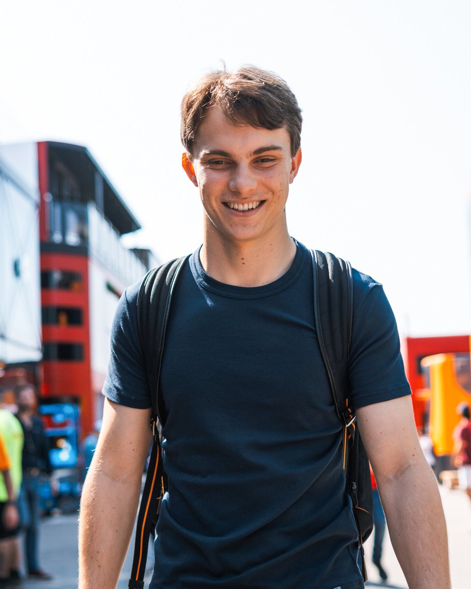 Hello from Monza! 🧡👋

#ItalianGP🇮🇹