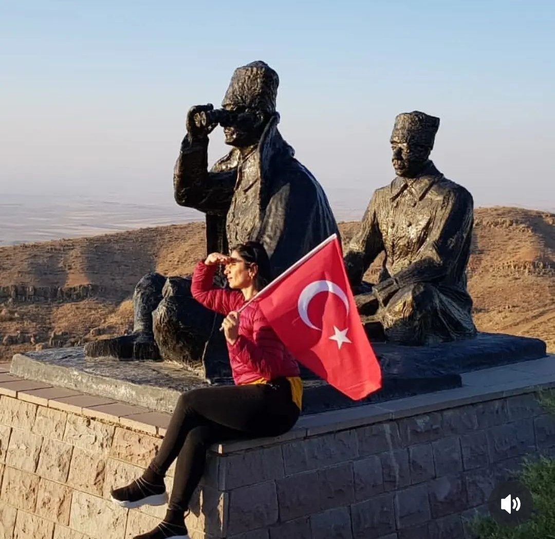 "Zafer, "zafer benimdir" diyebilenindir. Başarı ise, "başaracağım" diye başlayarak sonunda "başardım" diyebilenindir." 
30 Ağustos Zafer Bayramımız Kutlu Olsun...