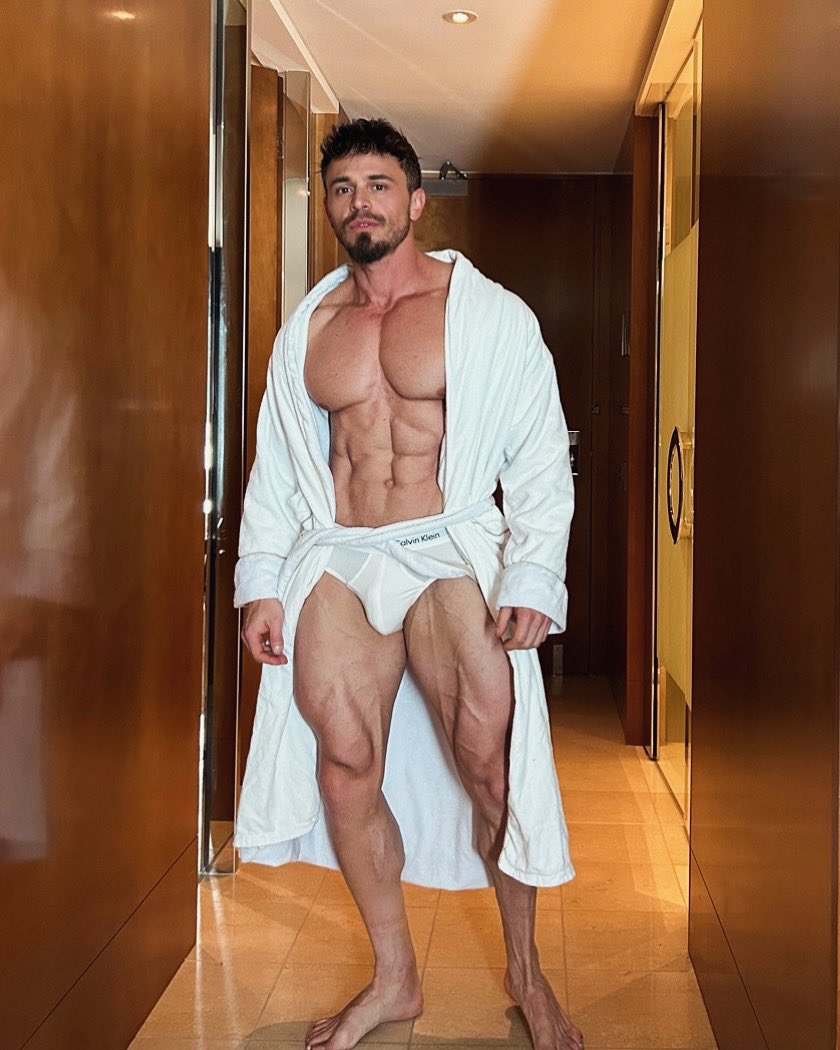 He’s just built for it

onlyfans.com/hotcoupleonsho…

#muscle #musclemodel #hotguy
#hunk #hothunk #bull #bulge #musclehunk #fitnessmodel #hung