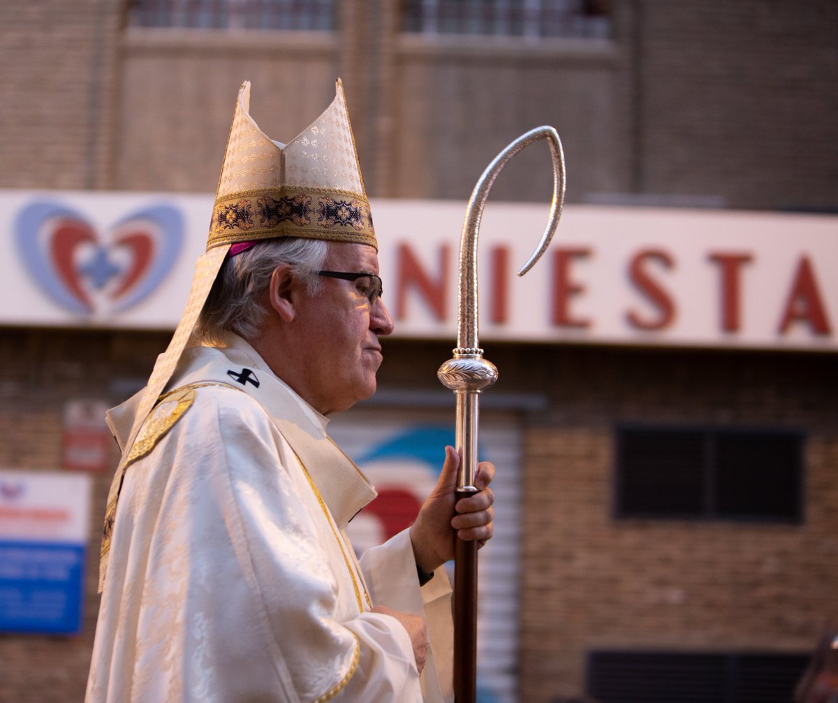 Archisevilla1's tweet photo. 📌 El domingo 8 de septiembre, a las doce del mediodía, monseñor Teodoro León, obispo auxiliar de #Sevilla, celebrará la #Eucaristía de clausura del año jubilar concedido a la hermandad sevillana de la #HiniestaGloriosa con motivo del 50º aniversario de la coronación canónica de su titular y el 375º de la renovación del voto de acción de gracias por parte del Ayuntamiento de Sevilla.

https://t.co/SAvORlopFN