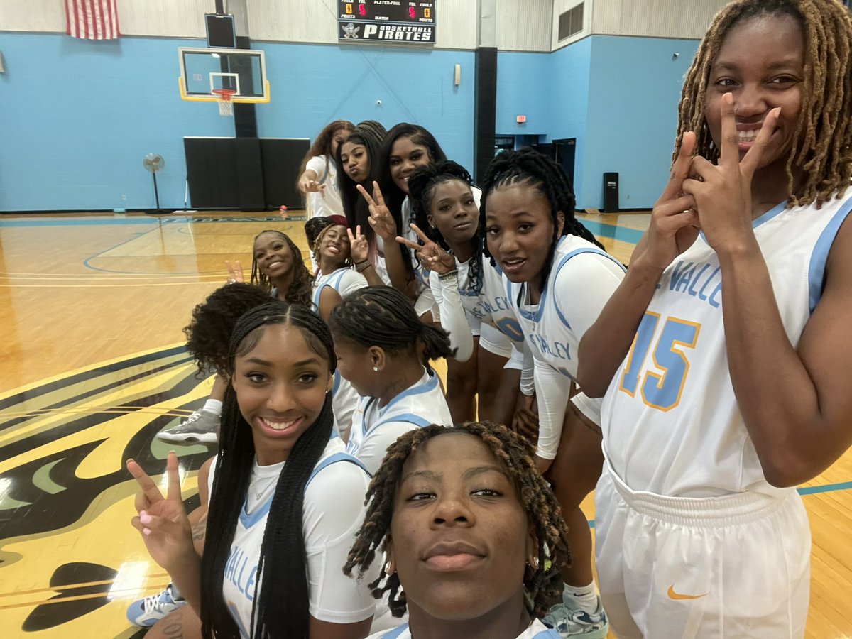 Zy Thompson tweet media