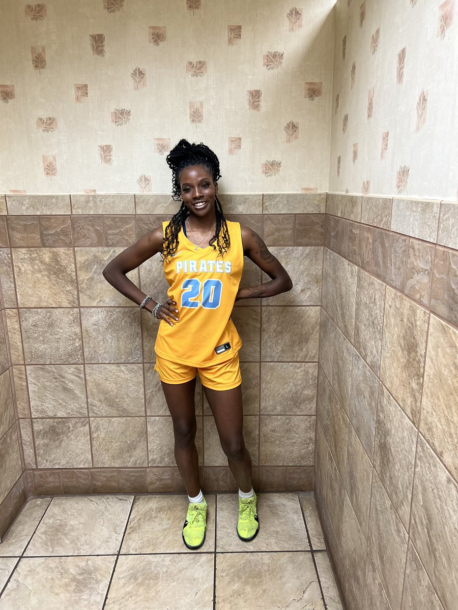 Zy Thompson tweet media