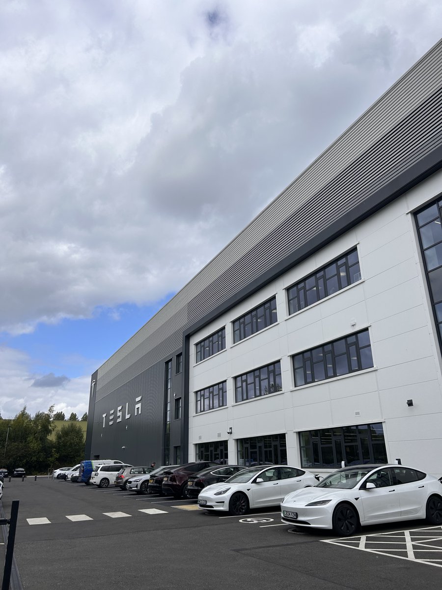 heatableUK's tweet image. We invited some of our installers to the Tesla offices in Birmingham to do some training. 🤝 The Tesla team talked us through the new the Tesla Powerwall 3 battery. 👀

#heatable #heatablesavesenergy #tesla #teslapowerwall @teslaenergy